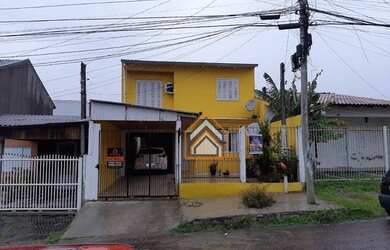 Imagem: A casa possui 3 Dormitórios, 2 Banheiros, 3 Vagas na garagem