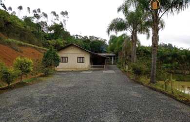 Imagem: A chácara possui 10.300m² de Área, Varanda e está localizado