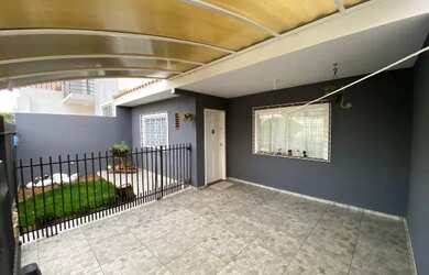 Imagem: A casa possui 2 Dormitórios, 2 Banheiros, 1 Vaga na garagem