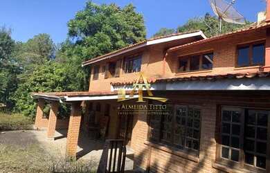 Imagem: A casa em condomínio possui 4 Dormitórios, 5 Banheiros, 4