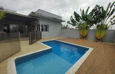 Imagem: A casa em condomínio possui 3 Dormitórios, 3 Banheiros, 2