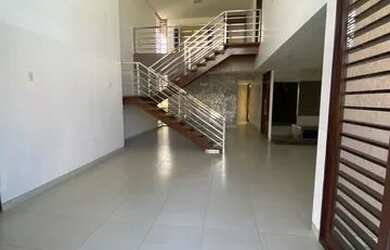 Imagem: A casa possui 4 Dormitórios, 5 Banheiros, 4 Vagas na garagem