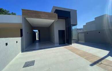 Imagem: A casa em condomínio possui 3 Dormitórios, 1 Banheiro, 2 Vagas