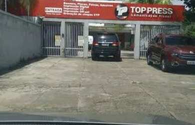 Imagem: O depósito possui 5 Vagas na garagem, 1.100m² de Área e