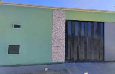 Imagem: A casa possui 3 Dormitórios, 1 Banheiro, 1 Vaga na garagem