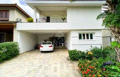 Imagem: A casa possui 3 Dormitórios, 5 Banheiros, 4 Vagas na garagem