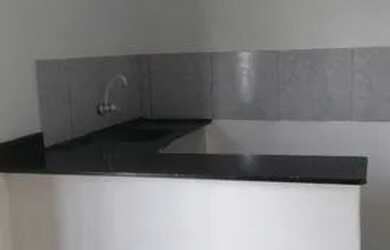 Imagem: O apartamento possui 1 Dormitório, 1 Banheiro, 1 Vaga na garagem