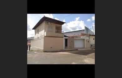 Imagem: A casa possui 3 Dormitórios, 3 Banheiros, 2 Vagas na garagem