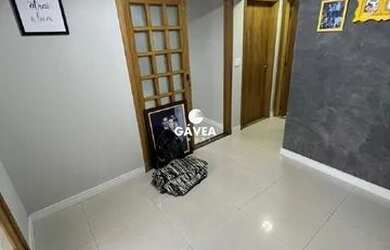 Imagem: A casa possui 2 Dormitórios, 2 Banheiros, 2 Vagas na garagem