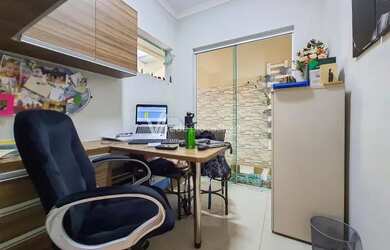 Imagem: A casa em condomínio possui 3 Dormitórios, 2 Banheiros, 4