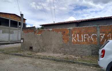 Imagem: A casa possui 2 Dormitórios, 2 Banheiros, 3 Vagas na garagem