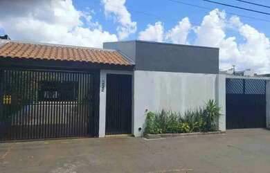 Imagem: A casa possui 5 Dormitórios, 4 Banheiros, 5 Vagas na garagem