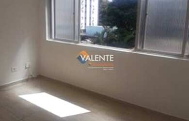 Imagem: O apartamento possui 1 Dormitório, 1 Banheiro, 1 Vaga na garagem