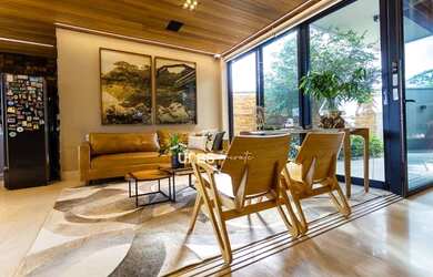 Imagem: A casa possui 4 Dormitórios, 5 Banheiros, 3 Vagas na garagem