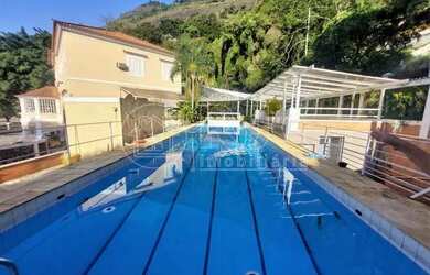 Imagem: A casa possui 5 Dormitórios, 5 Banheiros, 5 Vagas na garagem