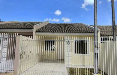 Imagem: A casa possui 2 Dormitórios, 1 Banheiro, 1 Vaga na garagem