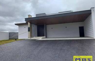 Imagem: A casa em condomínio possui 4 Dormitórios, 5 Banheiros, 3