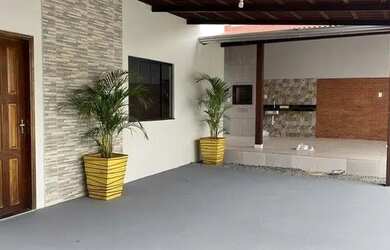 Imagem: A casa possui 2 Dormitórios, 2 Banheiros, 2 Vagas na garagem