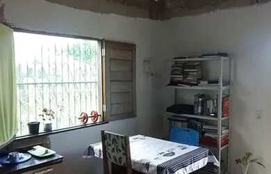 Imagem: A casa possui 1 Dormitório, 1 Banheiro e 300m² de Área e