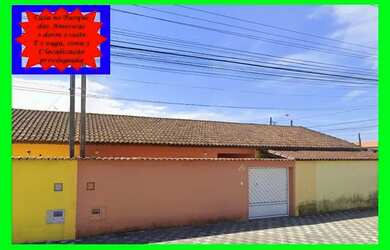 Imagem: A casa possui 1 Dormitório, 2 Banheiros, 1 Vaga na garagem