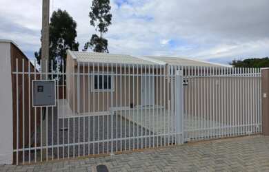 Imagem: A casa possui 2 Dormitórios, 1 Banheiro, 3 Vagas na garagem