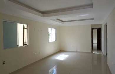 Imagem: A casa possui 4 Dormitórios, 3 Banheiros, 2 Vagas na garagem