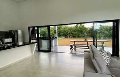 Imagem: A casa em condomínio possui 3 Dormitórios, 3 Banheiros, 4