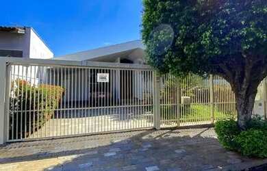 Imagem: A casa possui 3 Dormitórios, 5 Banheiros, 3 Vagas na garagem