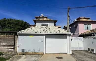 Imagem: A casa possui 2 Dormitórios, 3 Banheiros, 2 Vagas na garagem