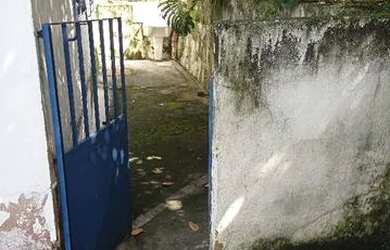 Imagem: A casa possui 1 Dormitório, 1 Banheiro, 1 Vaga na garagem