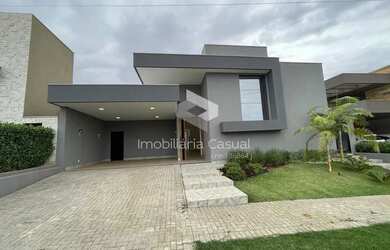 Imagem: A casa em condomínio possui 3 Dormitórios, 1 Banheiro, 4 Vagas