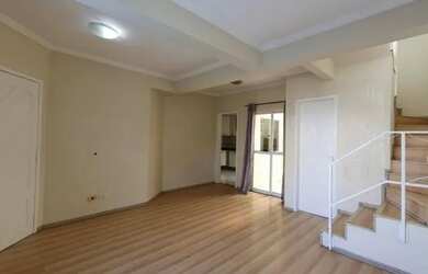 Imagem: A casa possui 2 Dormitórios, 1 Banheiro, 1 Vaga na garagem