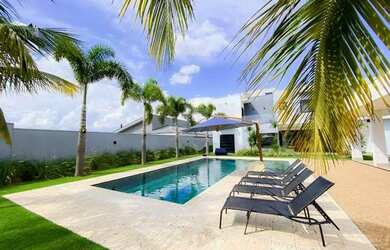 Imagem: A casa em condomínio possui 5 Dormitórios, 5 Banheiros, 5