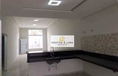 Imagem: A casa possui 3 Dormitórios, 4 Banheiros, 2 Vagas na garagem