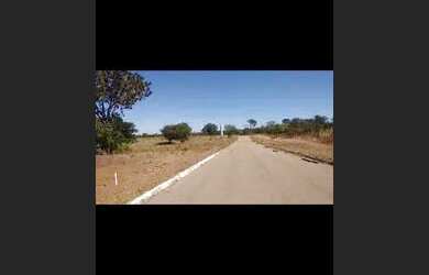 Imagem: O terreno possui 300m² de Área e está localizado em Loteamento