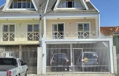 Imagem: A casa possui 4 Dormitórios, 4 Banheiros, 4 Vagas na garagem