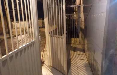 Imagem: A casa possui 2 Dormitórios, 1 Banheiro, 1 Vaga na garagem