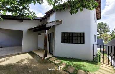 Imagem: A casa possui 3 Dormitórios, 3 Banheiros, 2 Vagas na garagem