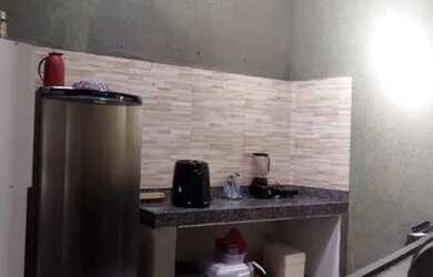 Imagem: A casa possui 3 Dormitórios, 2 Banheiros, 1 Vaga na garagem