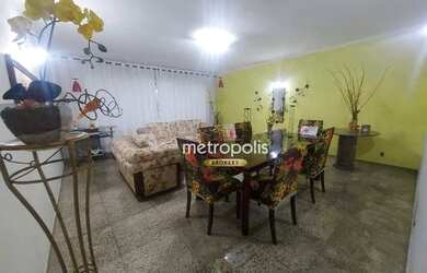 Imagem: A casa possui 4 Dormitórios, 3 Banheiros, 4 Vagas na garagem