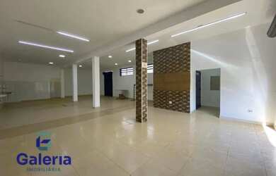 Imagem: O depósito possui 2 Vagas na garagem, 161m² de Área e está