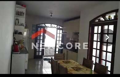 Imagem: A casa possui 3 Dormitórios, 3 Banheiros, 2 Vagas na garagem