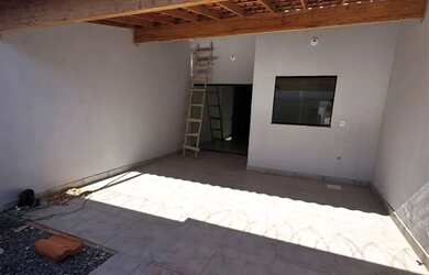 Imagem: A casa possui 2 Dormitórios, 1 Banheiro e 1 Vaga na garagem