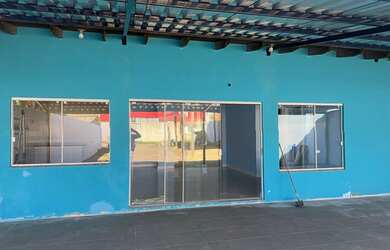 Imagem: A casa possui 2 Dormitórios, 1 Banheiro, 4 Vagas na garagem