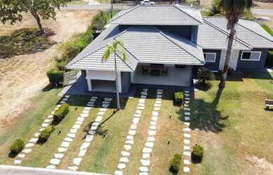 Imagem: A casa em condomínio possui 4 Dormitórios, 5 Banheiros, 5