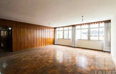 Imagem: O apartamento possui 3 Dormitórios, 1 Banheiro, 1 Vaga na garagem