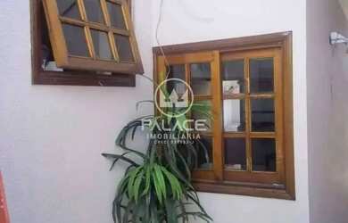 Imagem: A casa possui 2 Dormitórios, 2 Banheiros, 2 Vagas na garagem