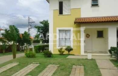 Imagem: A casa em condomínio possui 3 Dormitórios, 1 Banheiro, 2 Vagas