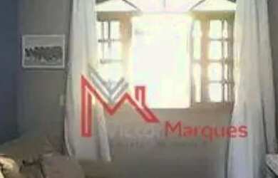 Imagem: A casa possui 3 Dormitórios, 3 Banheiros, 2 Vagas na garagem