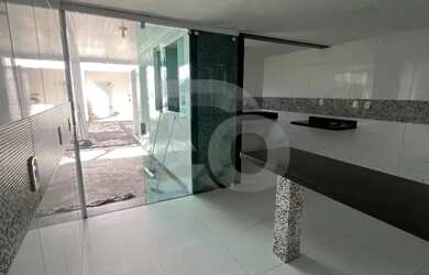 Imagem: A casa possui 5 Dormitórios, 4 Banheiros, 4 Vagas na garagem